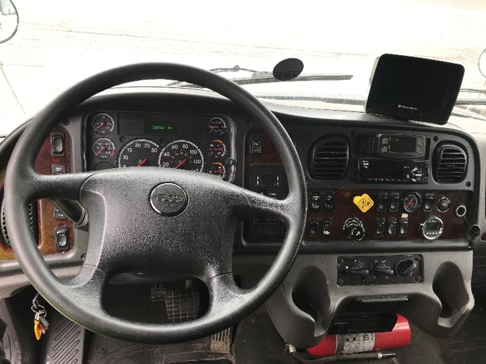 Refrigerated Truck-Light and Medium Duty Trucks-Freightliner-2019-M2-Mississauga-ON-336,398\n\t\tkm-$ 81,250 - Image 18