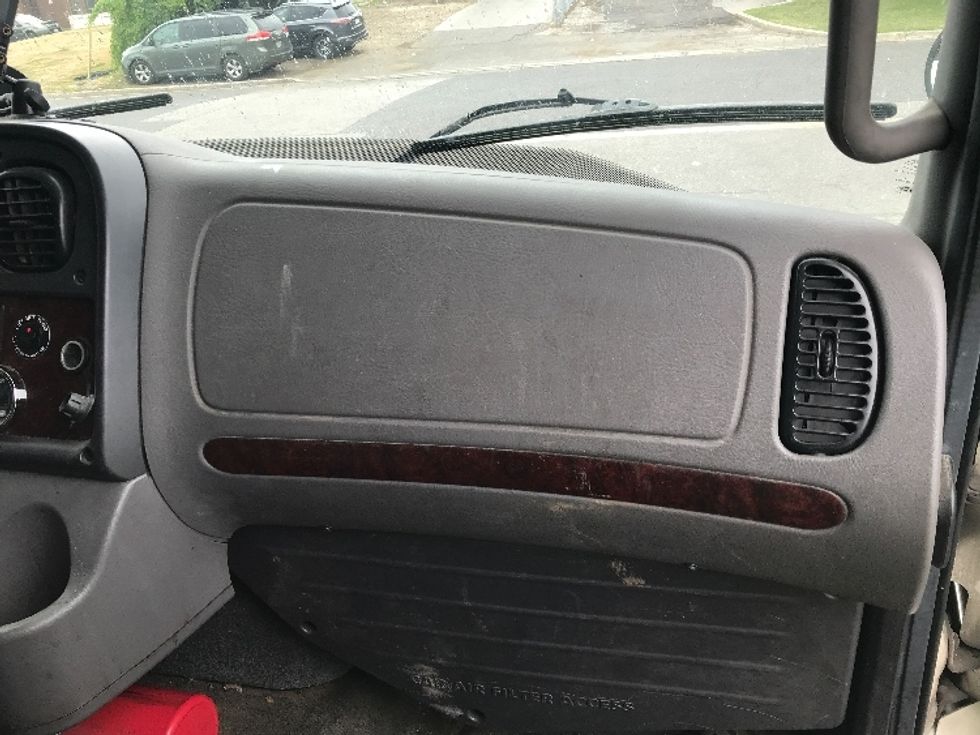 Refrigerated Truck-Light and Medium Duty Trucks-Freightliner-2019-M2-Mississauga-ON-336,398\n\t\tkm-$ 81,250 - Image 21