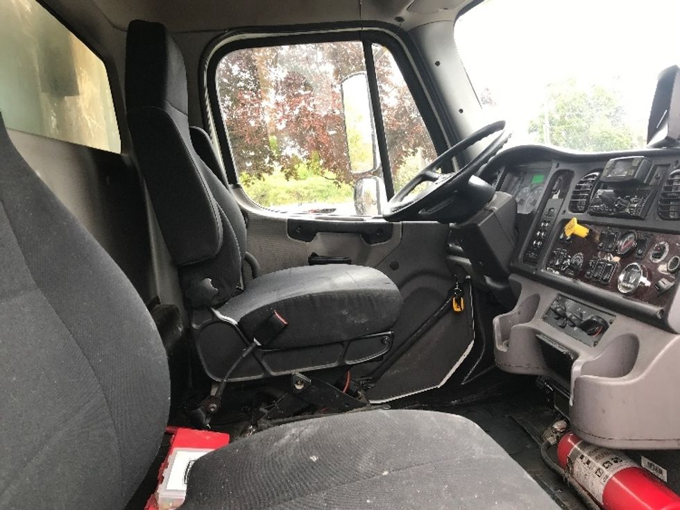 Refrigerated Truck-Light and Medium Duty Trucks-Freightliner-2019-M2-Mississauga-ON-336,398\n\t\tkm-$ 81,250 - Image 22