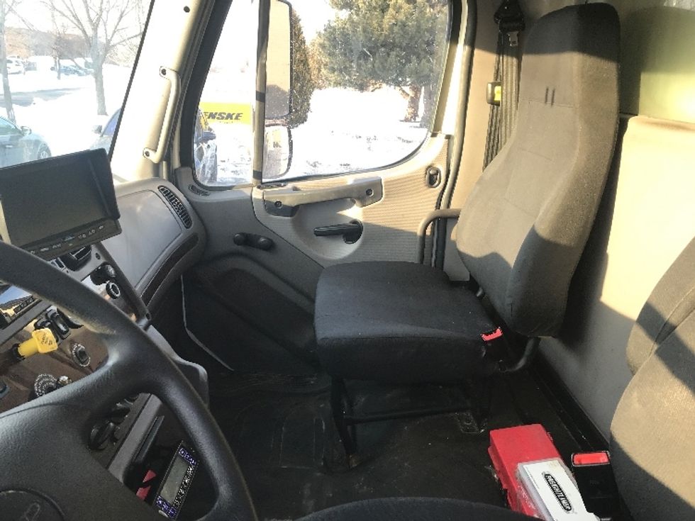 Refrigerated Truck-Light and Medium Duty Trucks-Freightliner-2019-M2-Mississauga-ON-345,102\n\t\tkm-$ 75,000 - Image 19