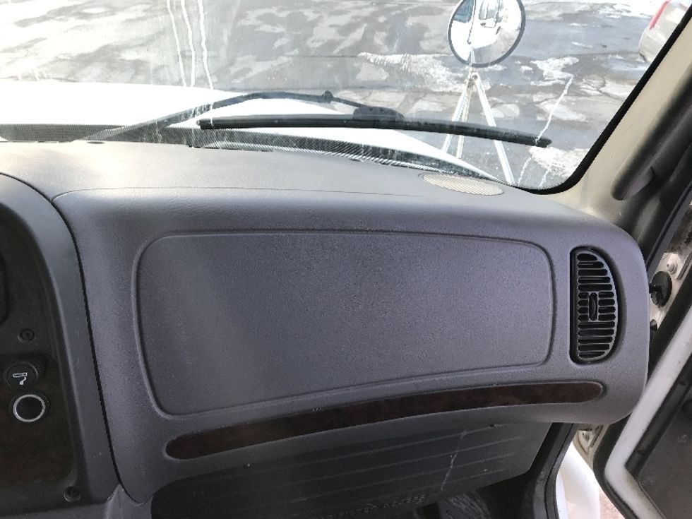 Refrigerated Truck-Light and Medium Duty Trucks-Freightliner-2019-M2-Mississauga-ON-345,102\n\t\tkm-$ 75,000 - Image 21