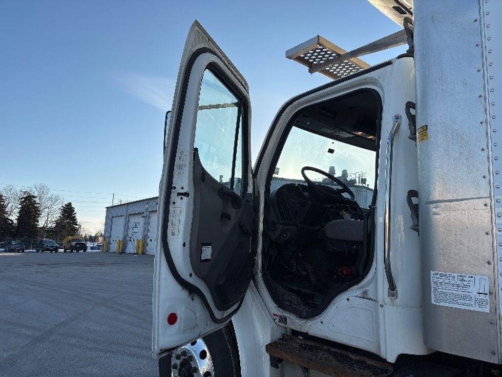 Refrigerated Truck-Light and Medium Duty Trucks-Freightliner-2019-M2-Mississauga-ON-533,088\n\t\tkm-$ 27,750 - Image 16