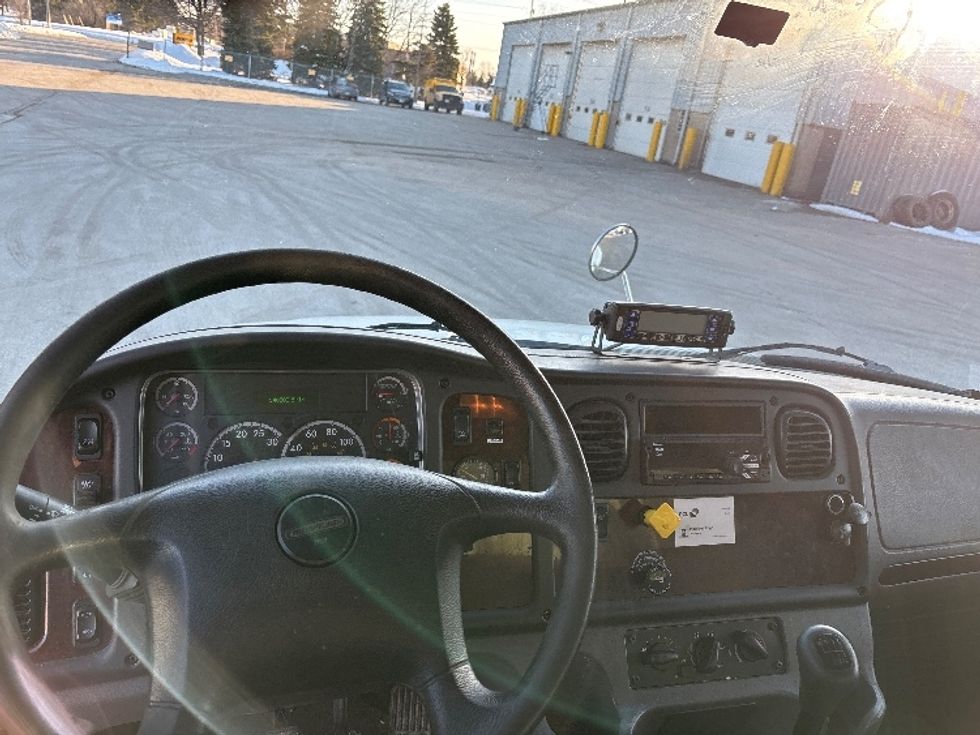 Refrigerated Truck-Light and Medium Duty Trucks-Freightliner-2019-M2-Mississauga-ON-533,088\n\t\tkm-$ 27,750 - Image 18