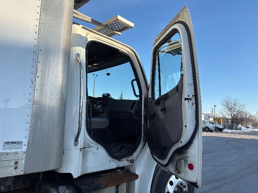 Refrigerated Truck-Light and Medium Duty Trucks-Freightliner-2019-M2-Mississauga-ON-533,088\n\t\tkm-$ 27,750 - Image 20