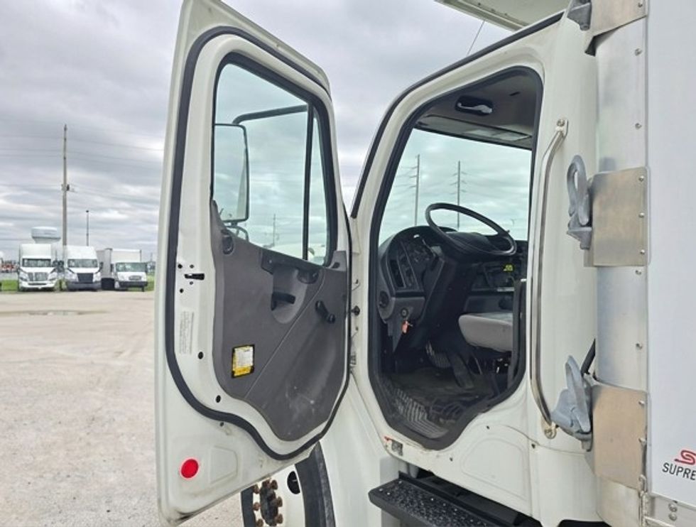 Refrigerated Truck-Light and Medium Duty Trucks-Freightliner-2019-M2-Moberly-MO-41,834\n\t\tmiles-$ 64,000 - Image 15