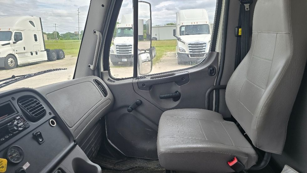 Refrigerated Truck-Light and Medium Duty Trucks-Freightliner-2019-M2-Moberly-MO-41,834\n\t\tmiles-$ 64,000 - Image 18