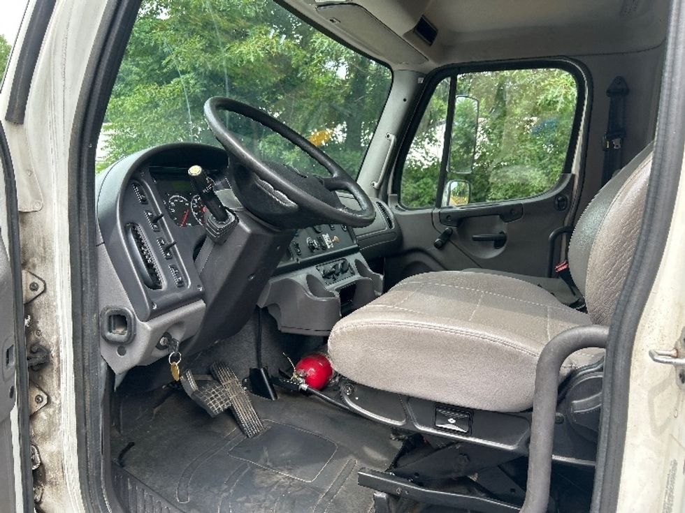 Refrigerated Truck-Light and Medium Duty Trucks-Freightliner-2019-M2-Montgomery-NY-216,117\n\t\tmiles-$ 43,000 - Image 16