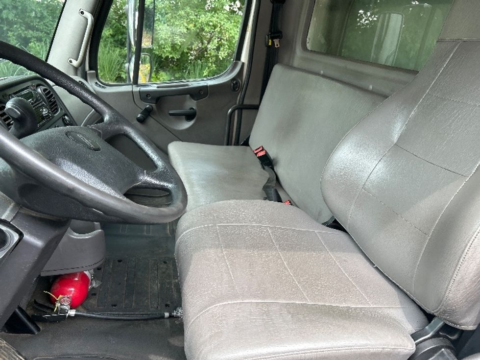 Refrigerated Truck-Light and Medium Duty Trucks-Freightliner-2019-M2-Montgomery-NY-216,117\n\t\tmiles-$ 43,000 - Image 17