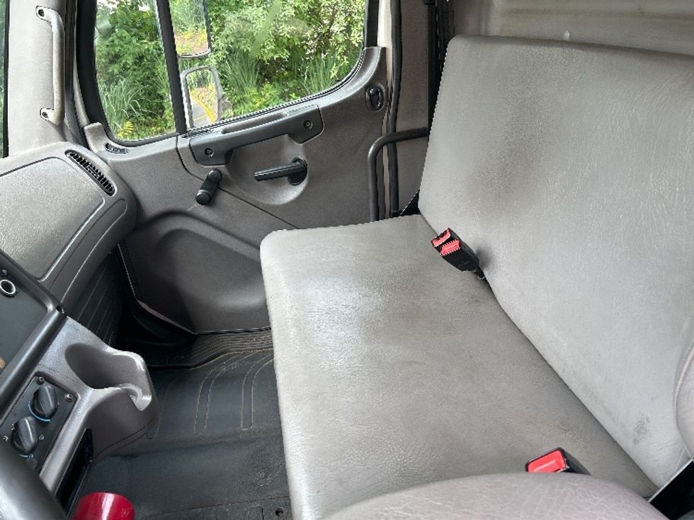 Refrigerated Truck-Light and Medium Duty Trucks-Freightliner-2019-M2-Montgomery-NY-216,117\n\t\tmiles-$ 43,000 - Image 19