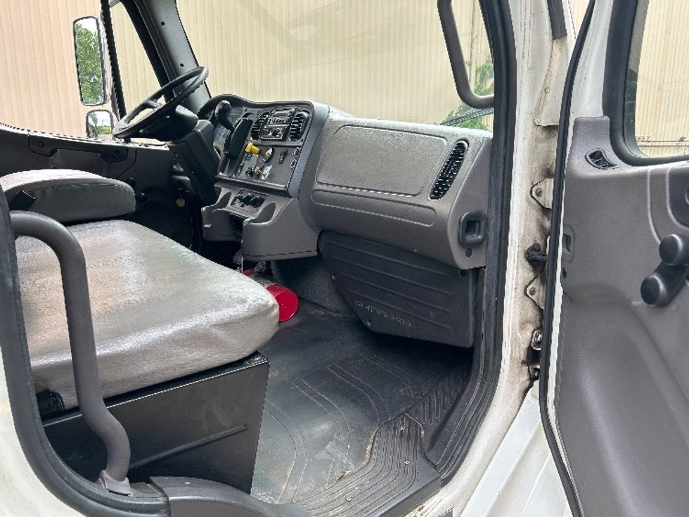 Refrigerated Truck-Light and Medium Duty Trucks-Freightliner-2019-M2-Montgomery-NY-216,117\n\t\tmiles-$ 43,000 - Image 20