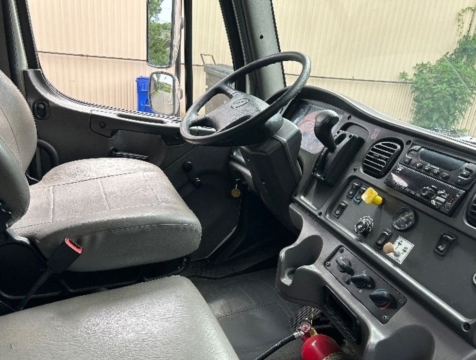 Refrigerated Truck-Light and Medium Duty Trucks-Freightliner-2019-M2-Montgomery-NY-216,117\n\t\tmiles-$ 43,000 - Image 22