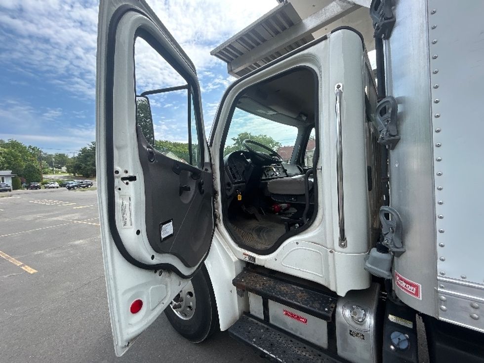 Refrigerated Truck-Light and Medium Duty Trucks-Freightliner-2019-M2-Montgomery-NY-219,710\n\t\tmiles-$ 42,500 - Image 16