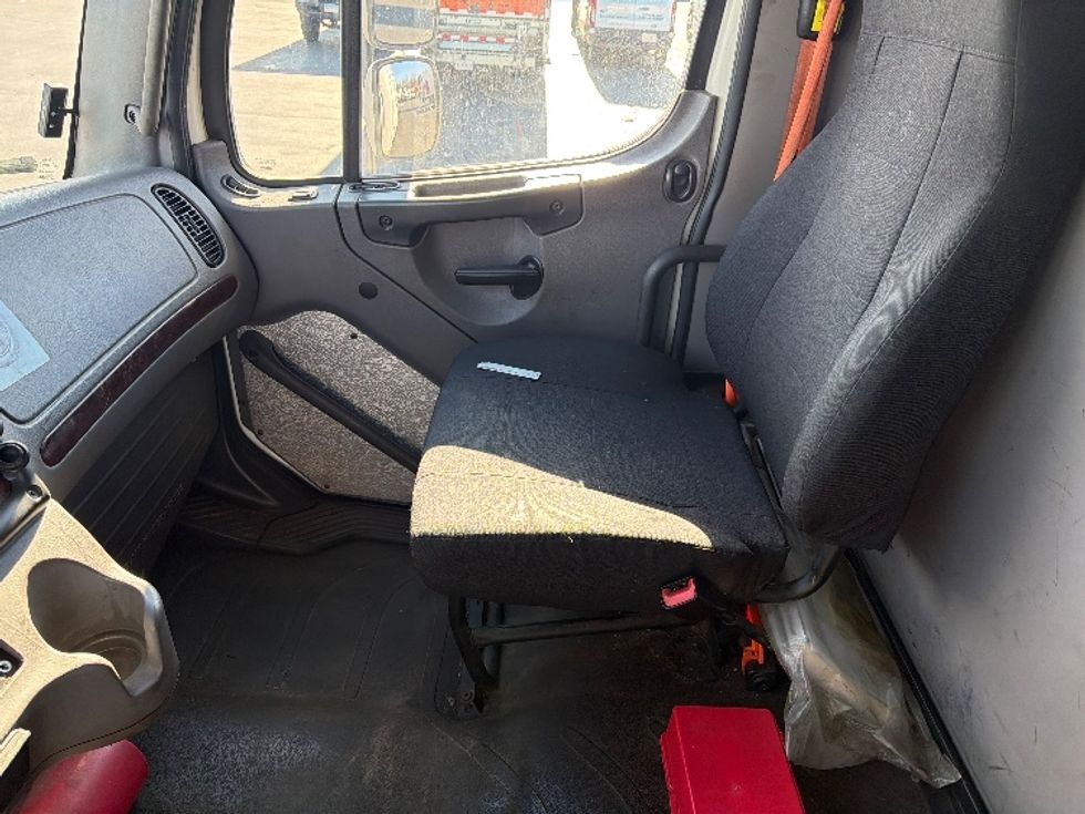 Refrigerated Truck-Light and Medium Duty Trucks-Freightliner-2019-M2-Montgomery-NY-283,847\n\t\tmiles-$ 47,000 - Image 17