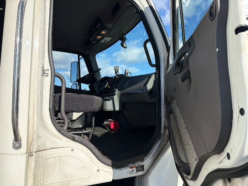 Refrigerated Truck-Light and Medium Duty Trucks-Freightliner-2019-M2-Montgomery-NY-283,847\n\t\tmiles-$ 47,000 - Image 18
