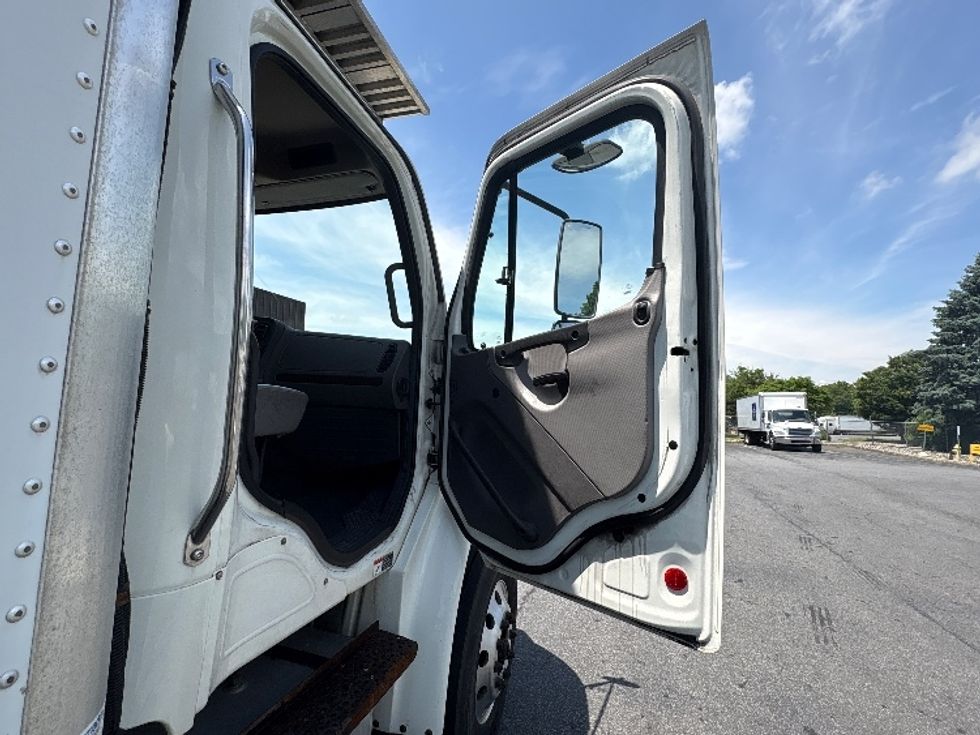Refrigerated Truck-Light and Medium Duty Trucks-Freightliner-2019-M2-Montgomery-NY-296,344\n\t\tmiles-$ 44,500 - Image 20