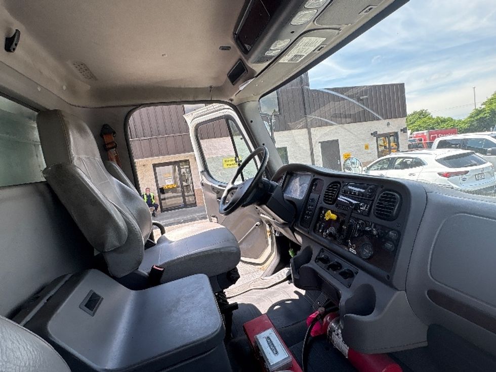 Refrigerated Truck-Light and Medium Duty Trucks-Freightliner-2019-M2-Montgomery-NY-296,344\n\t\tmiles-$ 44,500 - Image 22