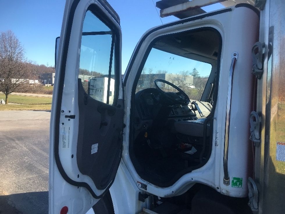 Refrigerated Truck-Light and Medium Duty Trucks-Freightliner-2019-M2-Mount Pleasant-PA-195,692\n\t\tmiles-$ 49,750 - Image 16