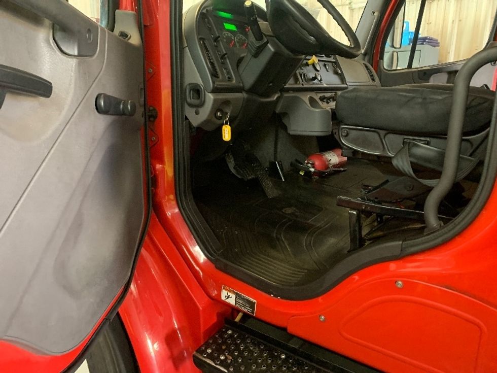 Refrigerated Truck-Light and Medium Duty Trucks-Freightliner-2019-M2-Nashville (Mount Juliet)-TN-166,130\n\t\tmiles-$ 51,250 - Image 16