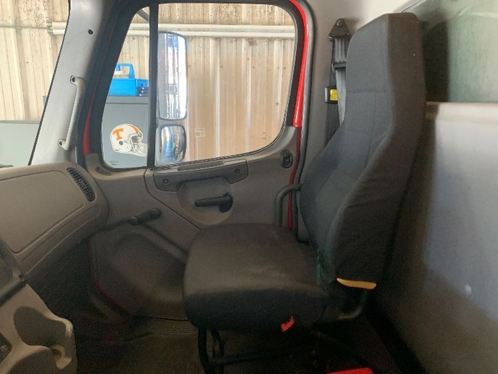 Refrigerated Truck-Light and Medium Duty Trucks-Freightliner-2019-M2-Nashville (Mount Juliet)-TN-166,130\n\t\tmiles-$ 51,250 - Image 19