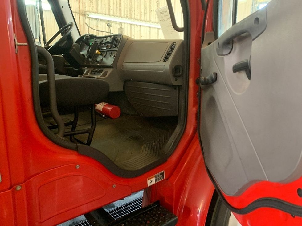 Refrigerated Truck-Light and Medium Duty Trucks-Freightliner-2019-M2-Nashville (Mount Juliet)-TN-166,130\n\t\tmiles-$ 51,250 - Image 20