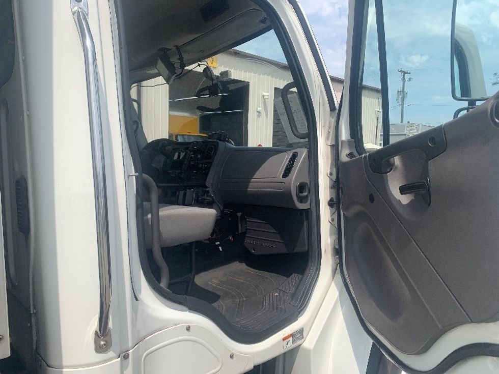 Refrigerated Truck-Light and Medium Duty Trucks-Freightliner-2019-M2-Nashville (Mount Juliet)-TN-311,321\n\t\tmiles-$ 29,750 - Image 20