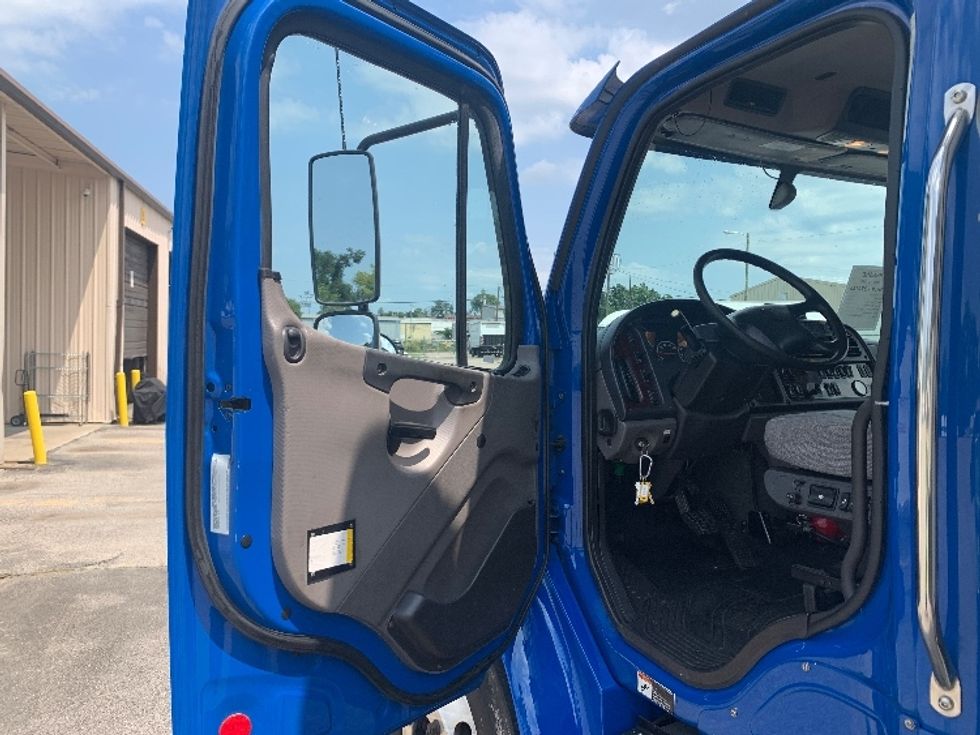 Refrigerated Truck-Light and Medium Duty Trucks-Freightliner-2019-M2-Nashville-TN-211,670\n\t\tmiles-$ 58,000 - Image 15