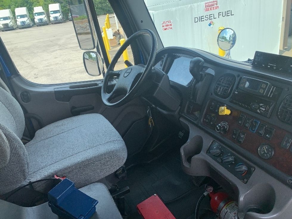 Refrigerated Truck-Light and Medium Duty Trucks-Freightliner-2019-M2-Nashville-TN-211,670\n\t\tmiles-$ 58,000 - Image 21