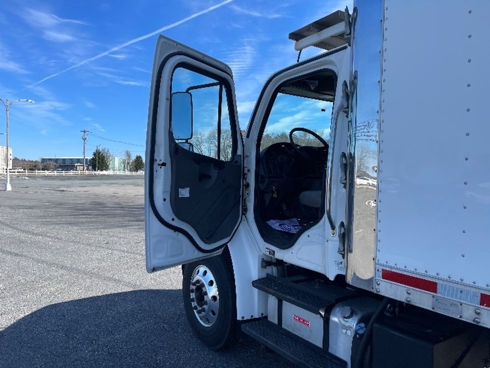 Refrigerated Truck-Light and Medium Duty Trucks-Freightliner-2019-M2-New Bedford-MA-191,152\n\t\tmiles-$ 69,000 - Image 15