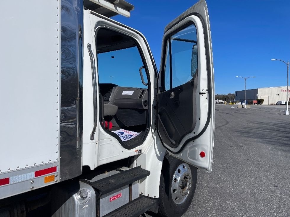 Refrigerated Truck-Light and Medium Duty Trucks-Freightliner-2019-M2-New Bedford-MA-191,152\n\t\tmiles-$ 69,000 - Image 19