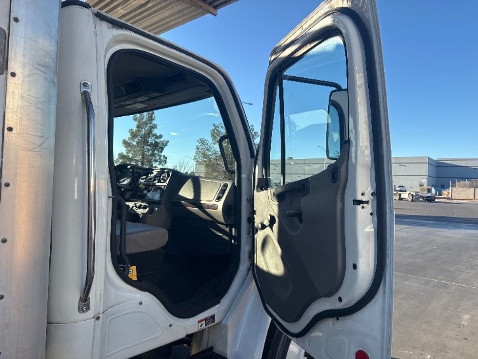 Refrigerated Truck-Light and Medium Duty Trucks-Freightliner-2019-M2-North Las Vegas-NV-137,721\n\t\tmiles-$ 64,000 - Image 20