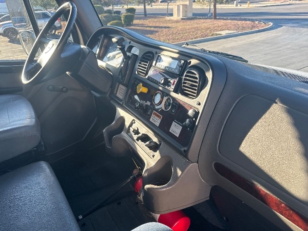 Refrigerated Truck-Light and Medium Duty Trucks-Freightliner-2019-M2-North Las Vegas-NV-137,721\n\t\tmiles-$ 64,000 - Image 22