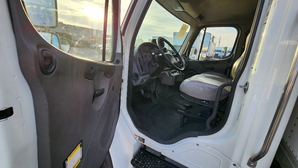 Refrigerated Truck-Light and Medium Duty Trucks-Freightliner-2019-M2-Ocala-FL-119,693\n\t\tmiles-$ 50,500 - Image 16