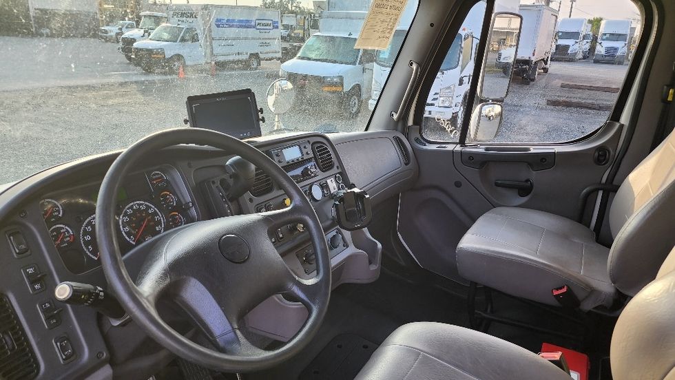 Refrigerated Truck-Light and Medium Duty Trucks-Freightliner-2019-M2-Ocala-FL-119,693\n\t\tmiles-$ 50,500 - Image 17