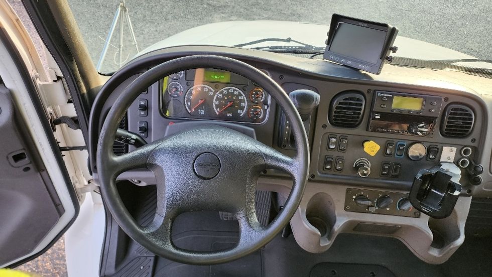 Refrigerated Truck-Light and Medium Duty Trucks-Freightliner-2019-M2-Ocala-FL-119,693\n\t\tmiles-$ 50,500 - Image 18