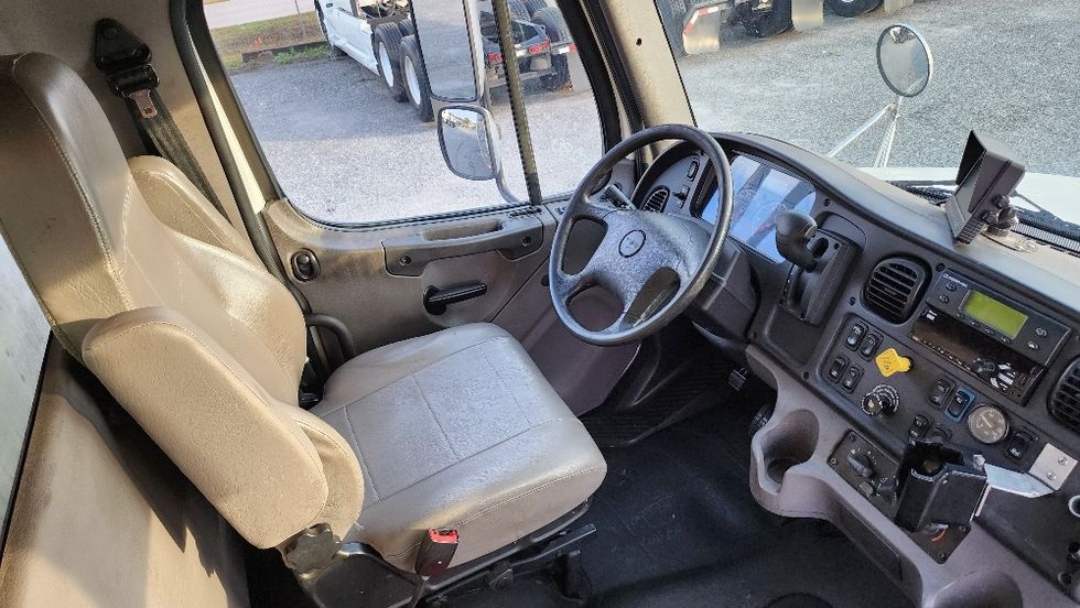 Refrigerated Truck-Light and Medium Duty Trucks-Freightliner-2019-M2-Ocala-FL-119,693\n\t\tmiles-$ 50,500 - Image 22