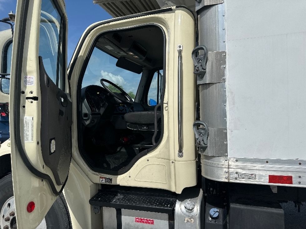 Refrigerated Truck-Light and Medium Duty Trucks-Freightliner-2019-M2-Ocala-FL-256,317\n\t\tmiles-$ 41,500 - Image 16