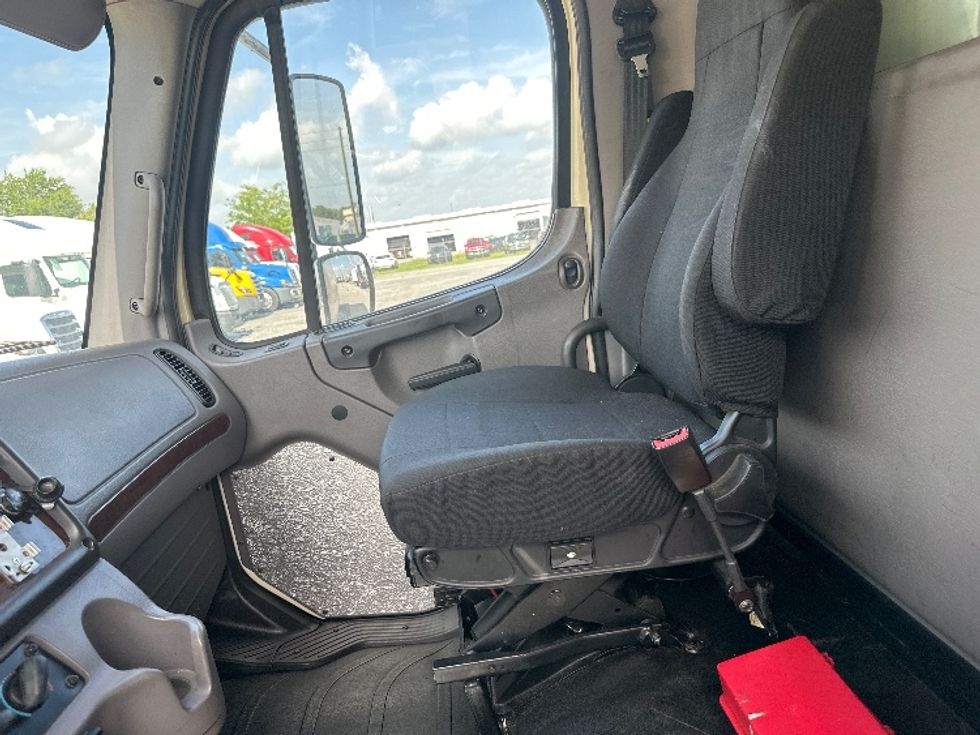 Refrigerated Truck-Light and Medium Duty Trucks-Freightliner-2019-M2-Ocala-FL-256,317\n\t\tmiles-$ 41,500 - Image 19