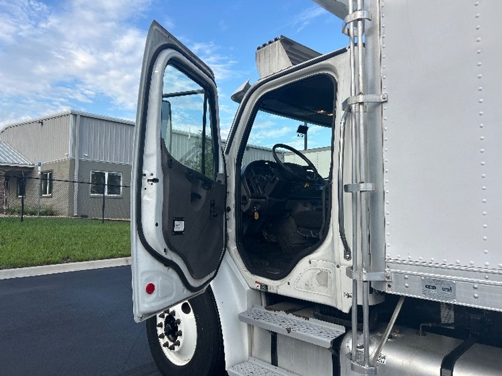 Refrigerated Truck-Light and Medium Duty Trucks-Freightliner-2019-M2-Ocala-FL-267,434\n\t\tmiles-$ 29,750 - Image 16