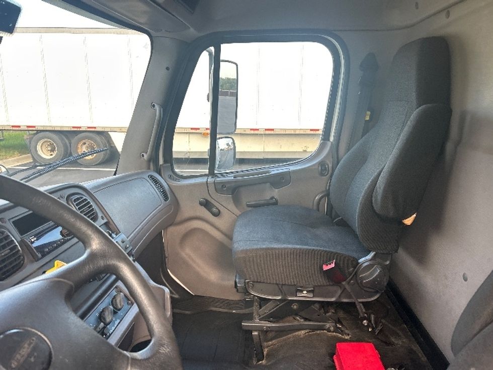 Refrigerated Truck-Light and Medium Duty Trucks-Freightliner-2019-M2-Ocala-FL-267,434\n\t\tmiles-$ 29,750 - Image 18
