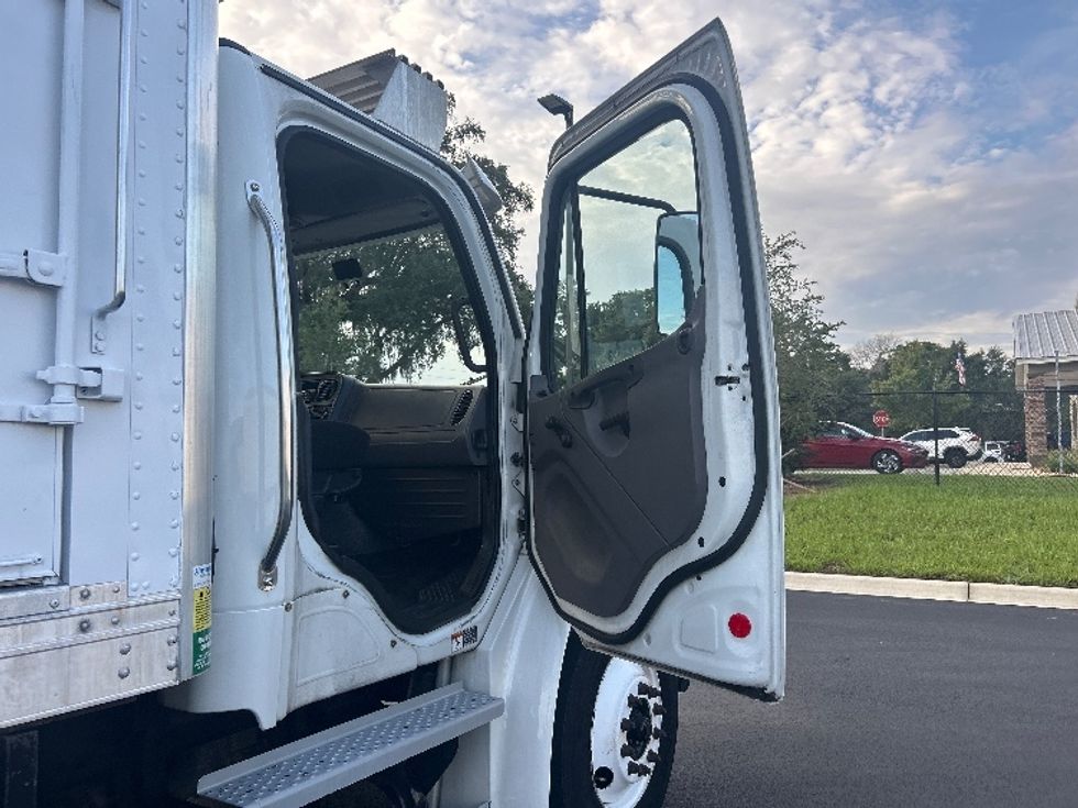 Refrigerated Truck-Light and Medium Duty Trucks-Freightliner-2019-M2-Ocala-FL-267,434\n\t\tmiles-$ 29,750 - Image 19