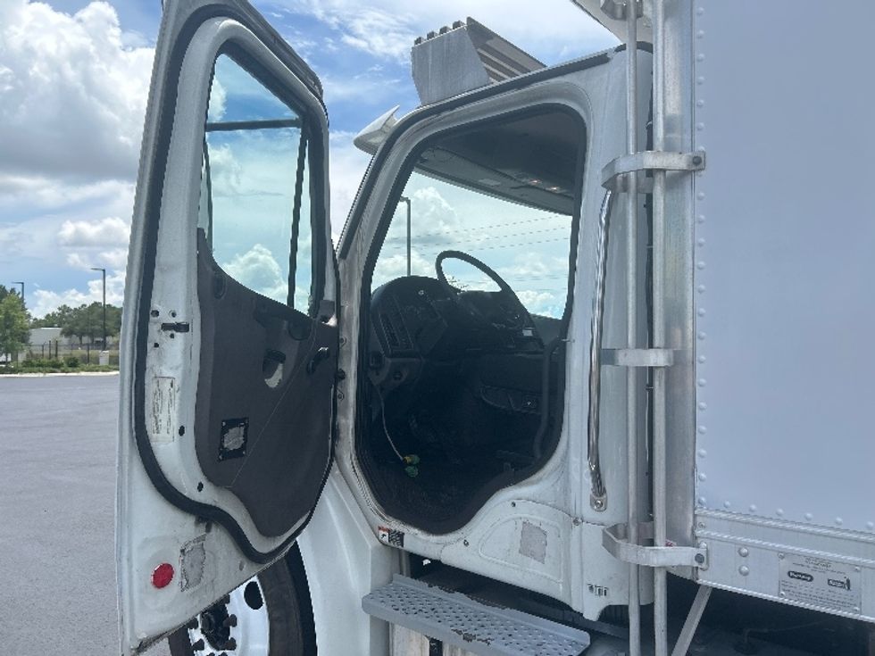 Refrigerated Truck-Light and Medium Duty Trucks-Freightliner-2019-M2-Ocala-FL-267,775\n\t\tmiles-$ 36,000 - Image 16