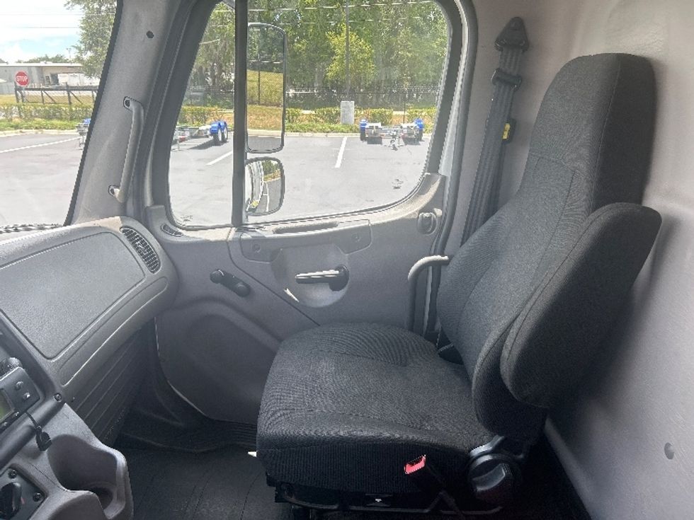 Refrigerated Truck-Light and Medium Duty Trucks-Freightliner-2019-M2-Ocala-FL-267,775\n\t\tmiles-$ 36,000 - Image 19
