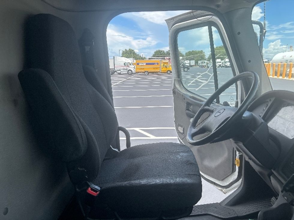 Refrigerated Truck-Light and Medium Duty Trucks-Freightliner-2019-M2-Ocala-FL-267,775\n\t\tmiles-$ 36,000 - Image 22