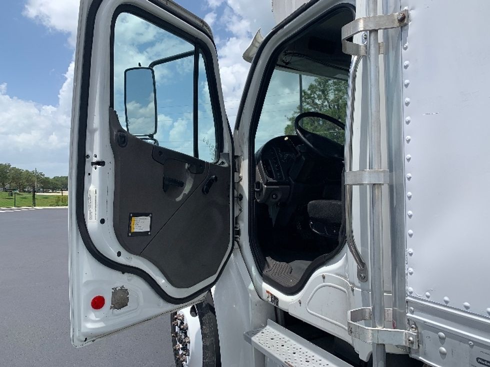Refrigerated Truck-Light and Medium Duty Trucks-Freightliner-2019-M2-Ocala-FL-285,043\n\t\tmiles-$ 31,250 - Image 15