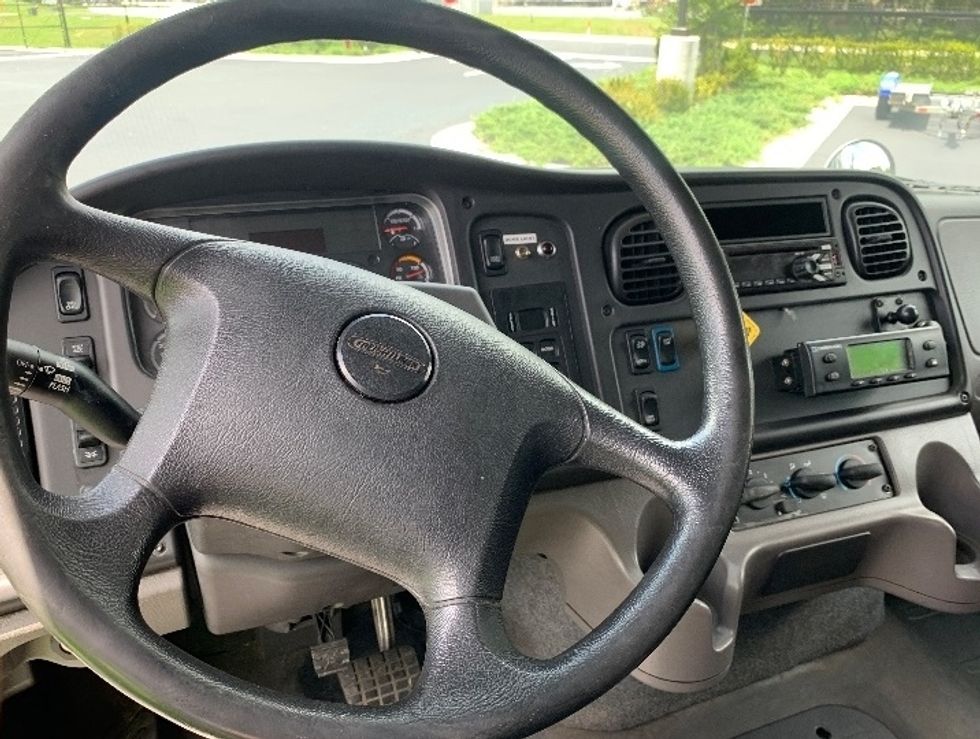 Refrigerated Truck-Light and Medium Duty Trucks-Freightliner-2019-M2-Ocala-FL-285,043\n\t\tmiles-$ 31,250 - Image 17