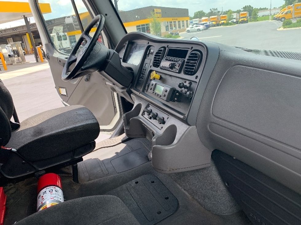 Refrigerated Truck-Light and Medium Duty Trucks-Freightliner-2019-M2-Ocala-FL-285,043\n\t\tmiles-$ 31,250 - Image 21