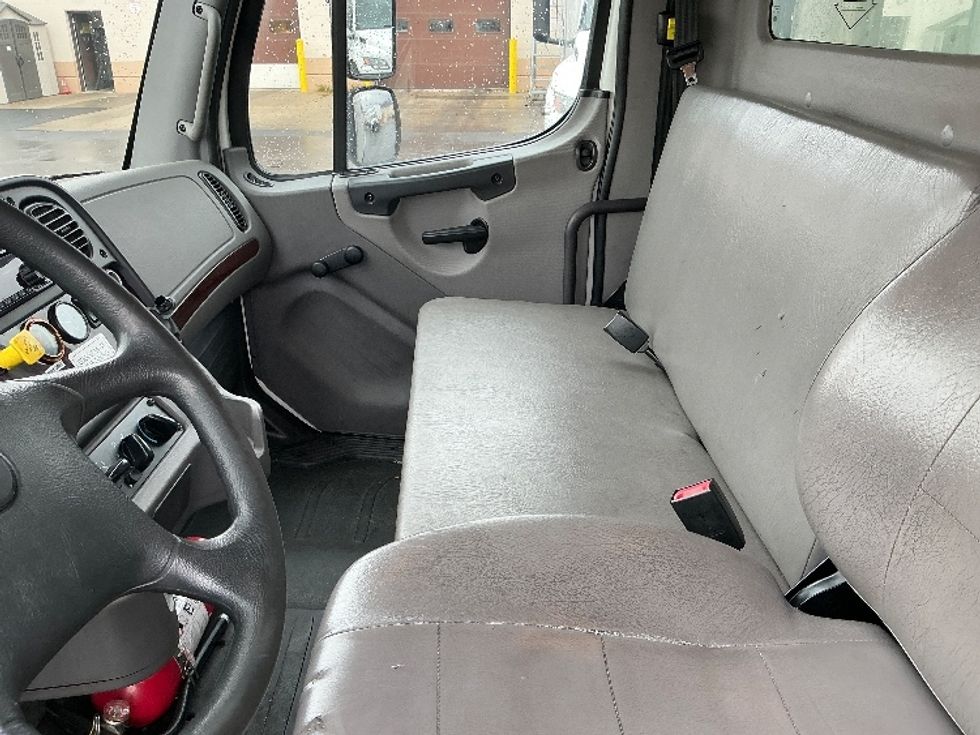 Refrigerated Truck-Light and Medium Duty Trucks-Freightliner-2019-M2-Ogden-UT-130,237\n\t\tmiles-$ 64,750 - Image 19