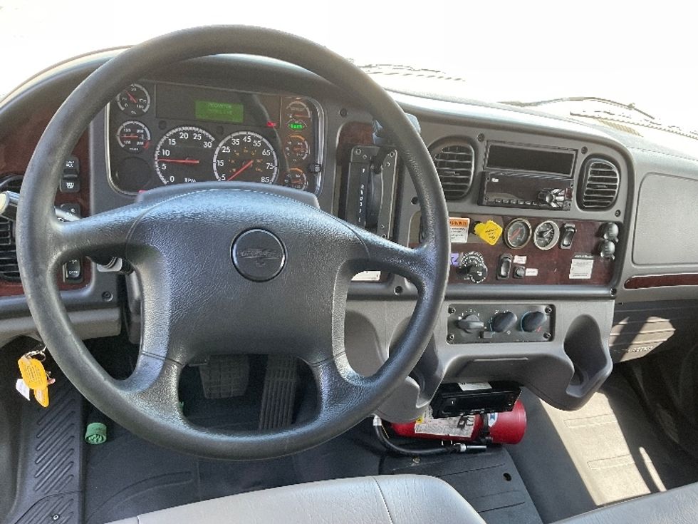 Refrigerated Truck-Light and Medium Duty Trucks-Freightliner-2019-M2-Orlando-FL-260,675\n\t\tmiles-$ 47,500 - Image 18
