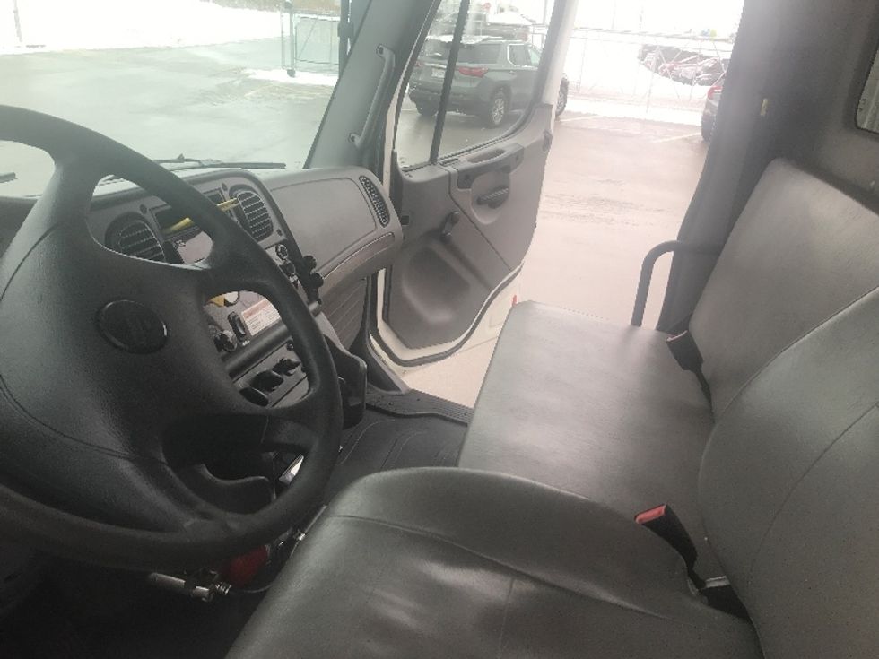 Refrigerated Truck-Light and Medium Duty Trucks-Freightliner-2019-M2-Oshawa-ON-415,031\n\t\tkm-$ 50,000 - Image 16
