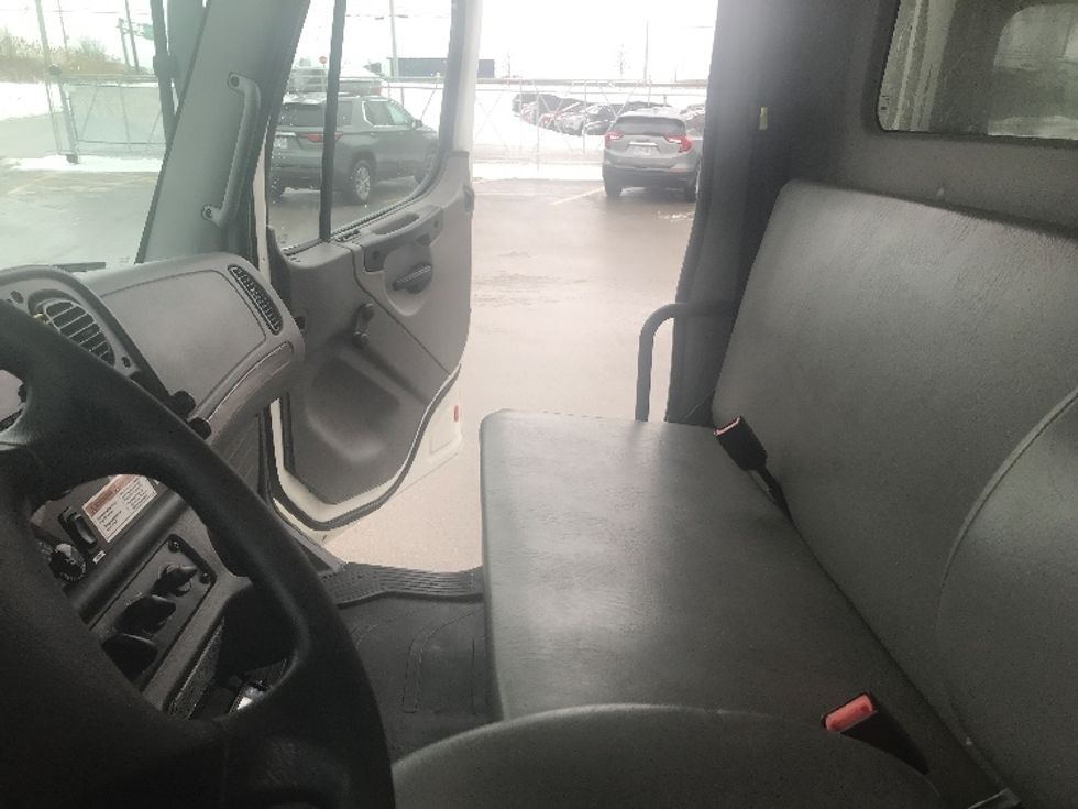 Refrigerated Truck-Light and Medium Duty Trucks-Freightliner-2019-M2-Oshawa-ON-415,031\n\t\tkm-$ 50,000 - Image 18